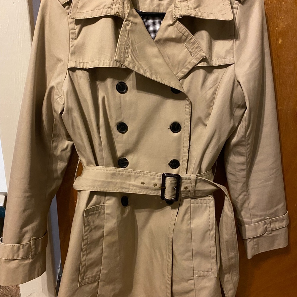Banana Republic Women's Petite Tan Trench Coat